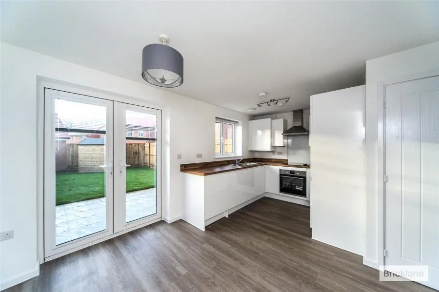 Funnell Drive, Stone Cross, BN24, photo 2