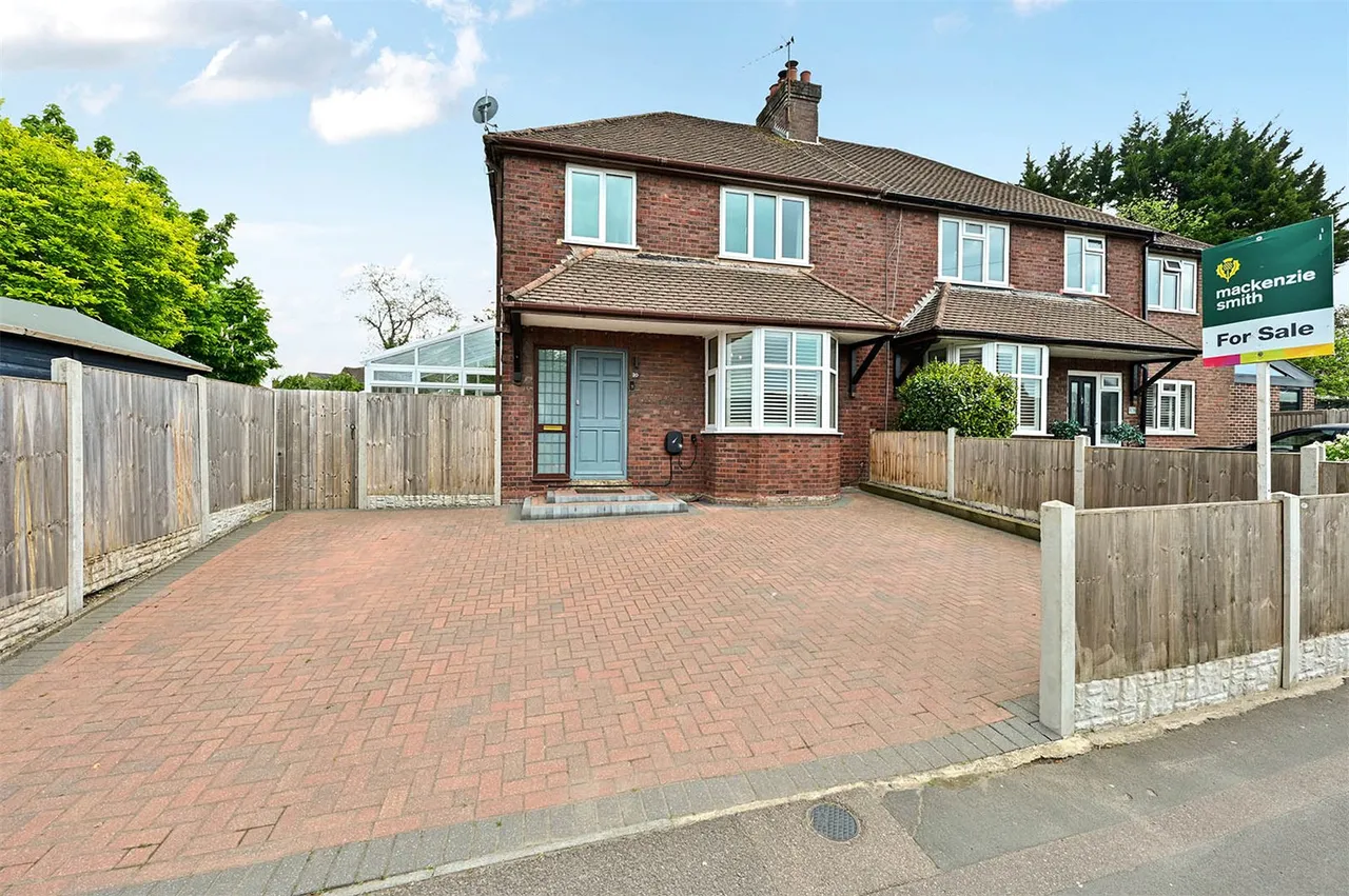 3 bed house for sale — Shawfield Road, Ash, Guildford, Surrey, GU12 6PF