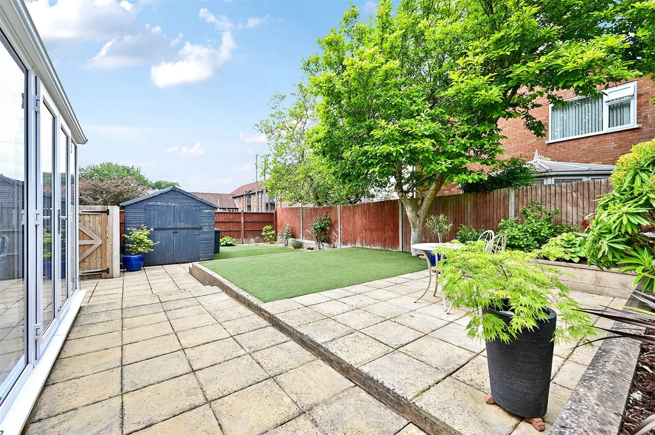Shawfield Road, Ash, Guildford, Surrey, GU12 6PF, photo 15