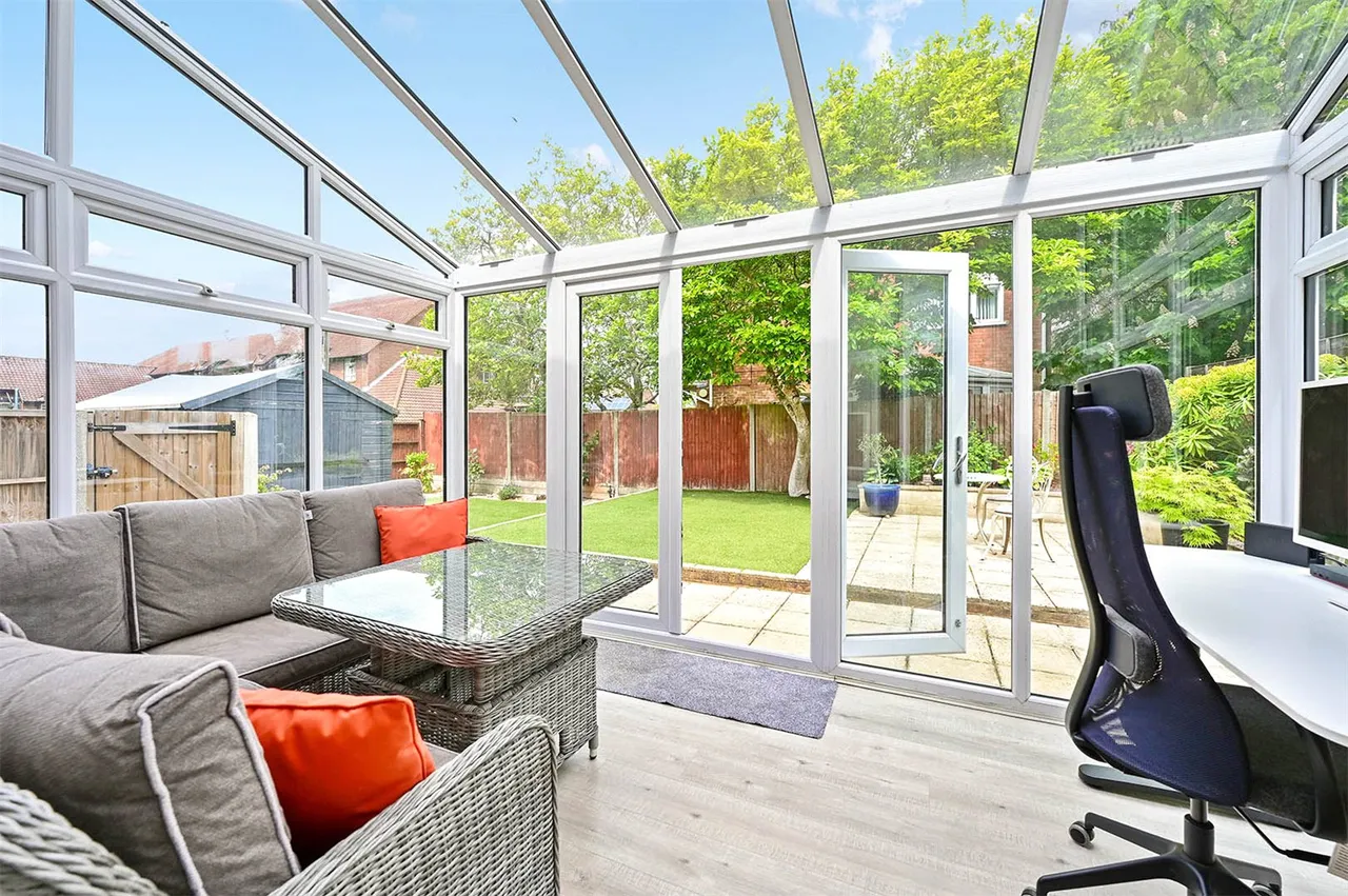 Shawfield Road, Ash, Guildford, Surrey, GU12 6PF, photo 5