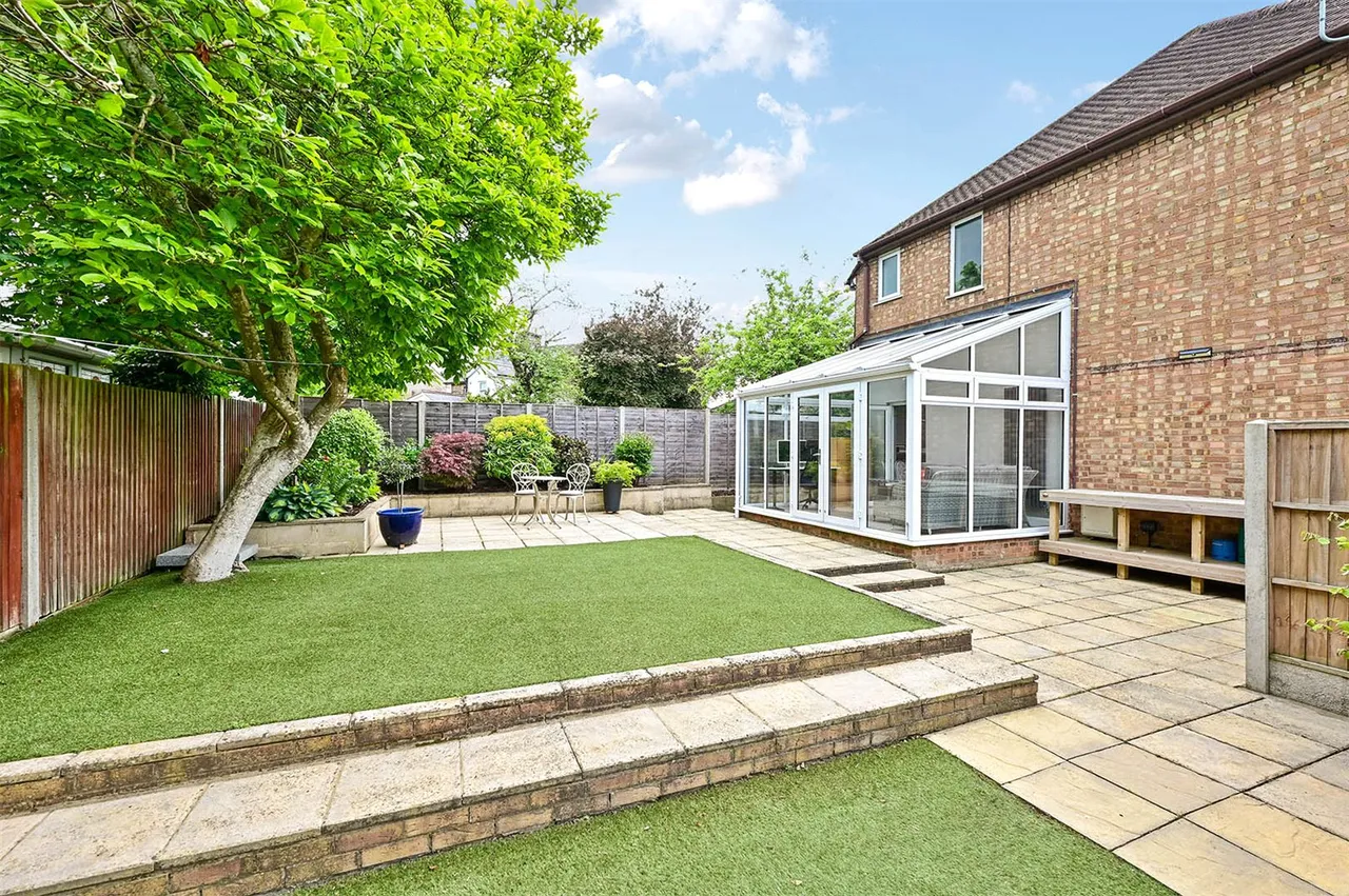 Shawfield Road, Ash, Guildford, Surrey, GU12 6PF, photo 10