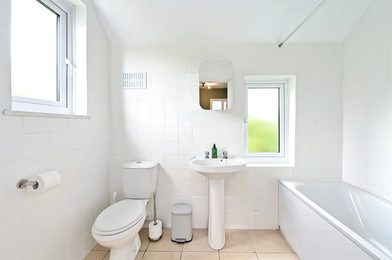 Shawfield Road, Ash, Guildford, Surrey, GU12 6PF, photo 13