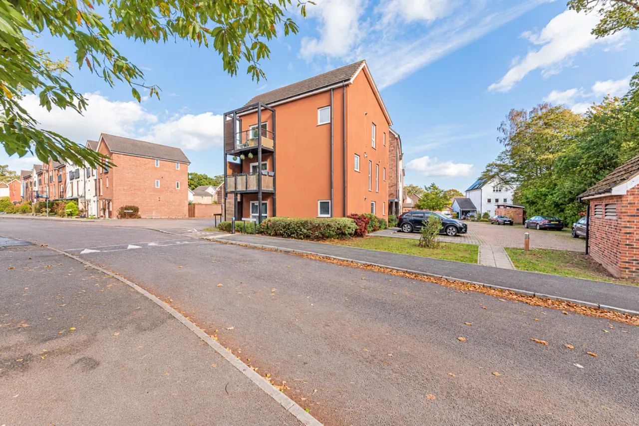 Austin Way, Bracknell, RG12, photo 19