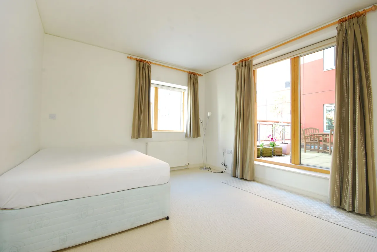 105 Faraday Lodge, Renaissance Walk, London, photo 9