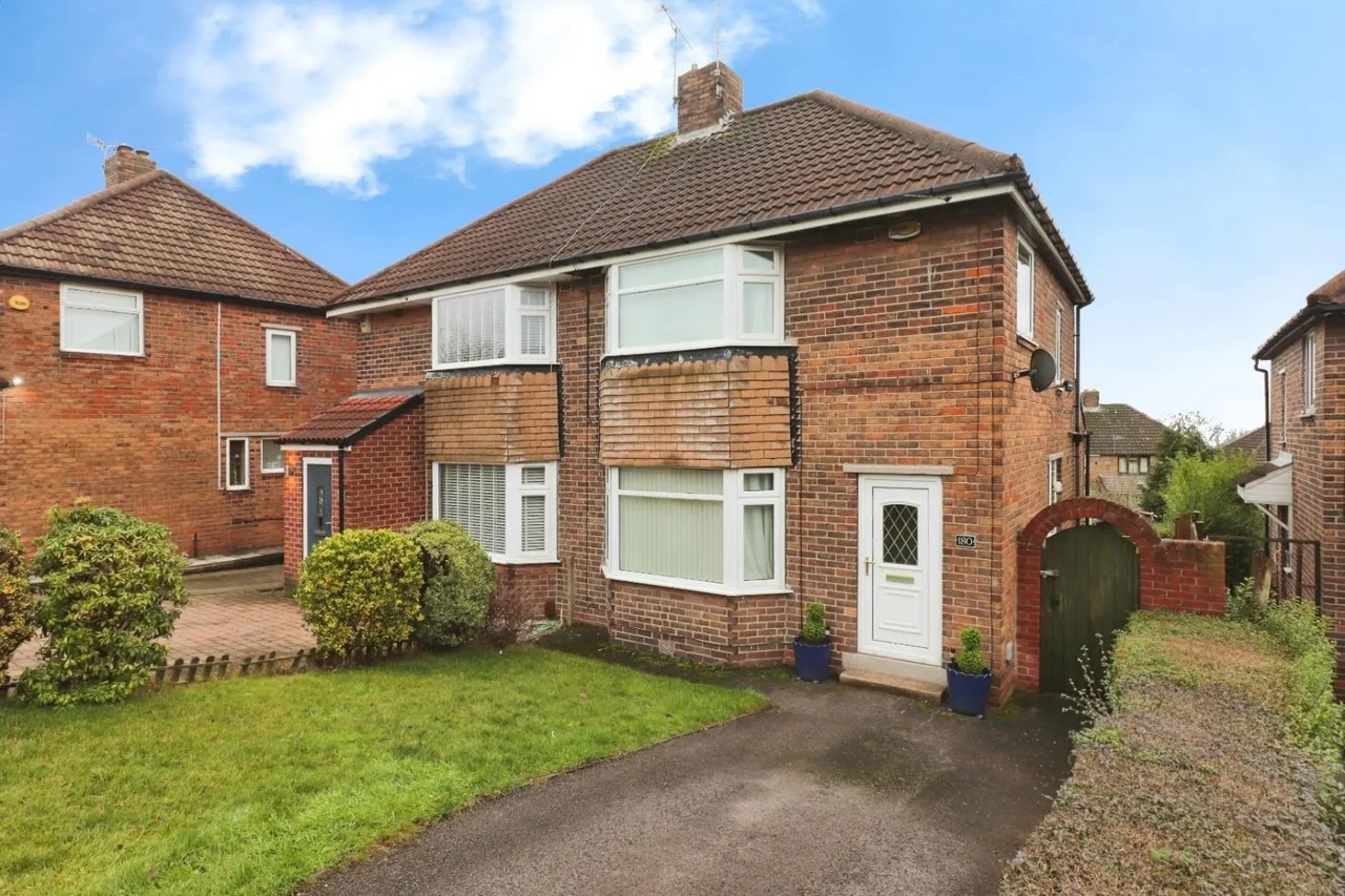 3 bed house for sale — Shirecliffe Road, Sheffield