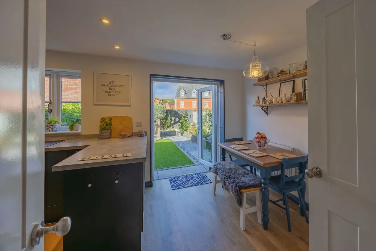 Merrifields, Cotford St. Luke, TA4, photo 15