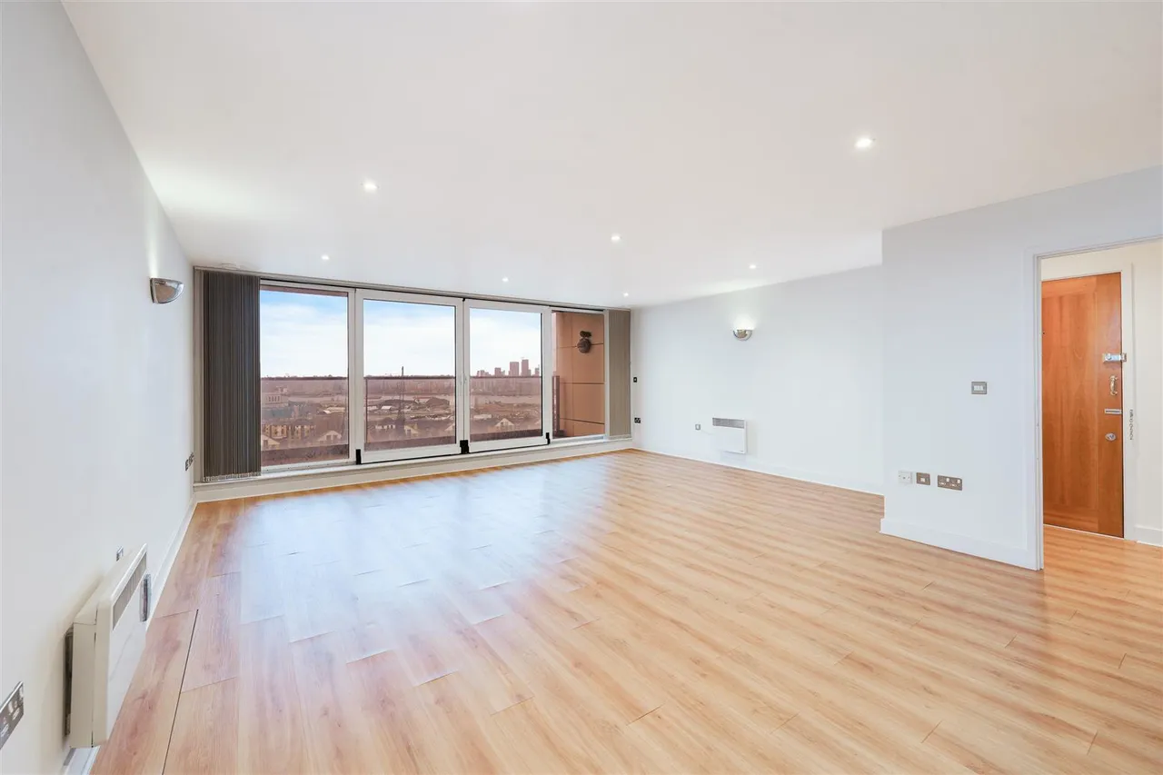 2 bed flat for sale, Western Gateway, Royal Victoria Dock, E16