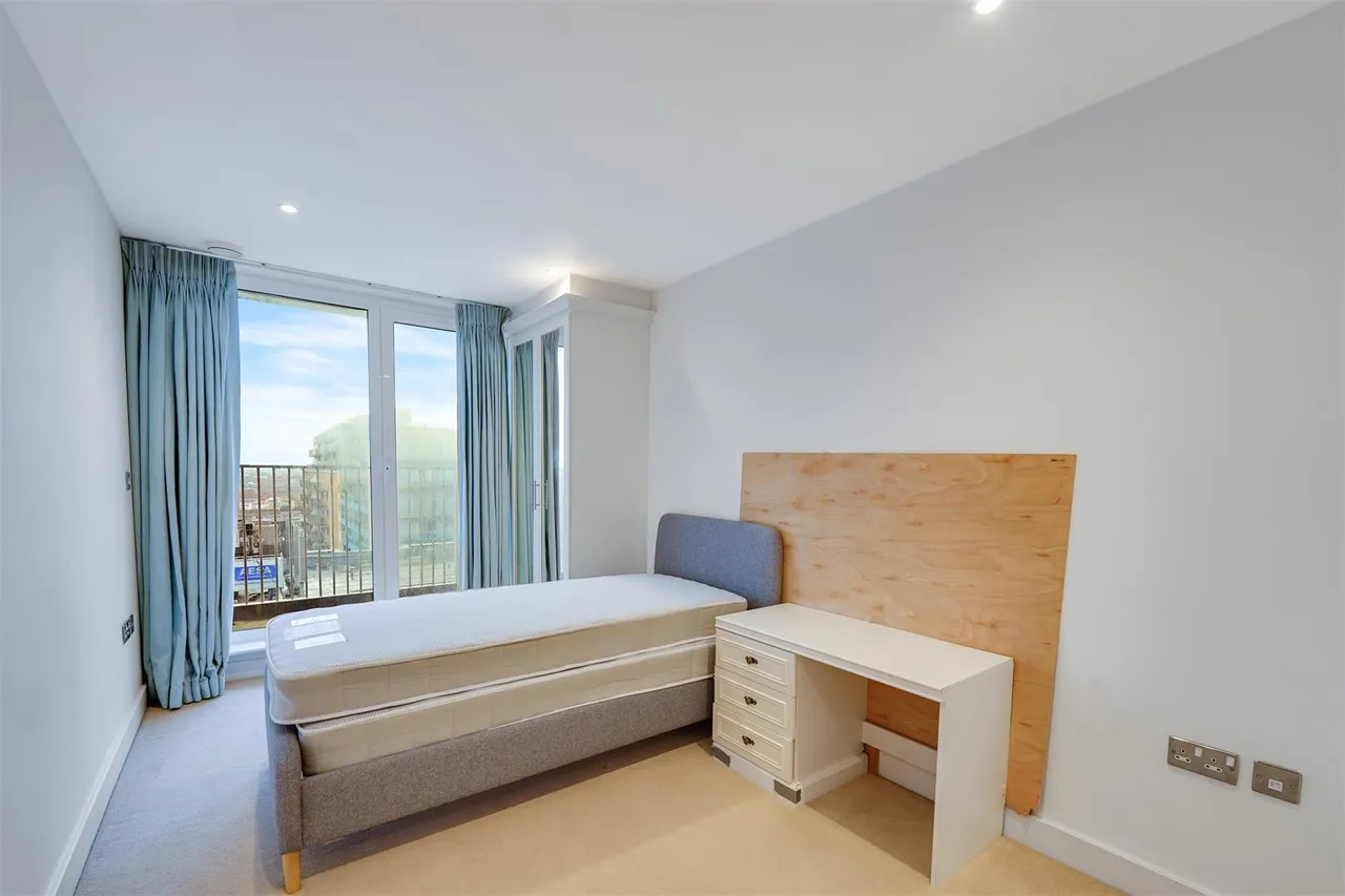 Western Gateway, Royal Victoria Dock, E16, photo 7