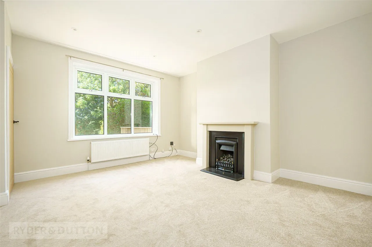 Wakefield Road, Fenay Bridge, HD8, photo 2