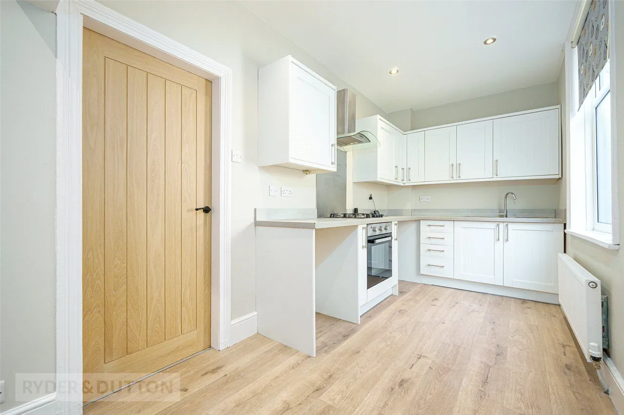Wakefield Road, Fenay Bridge, HD8, photo 4