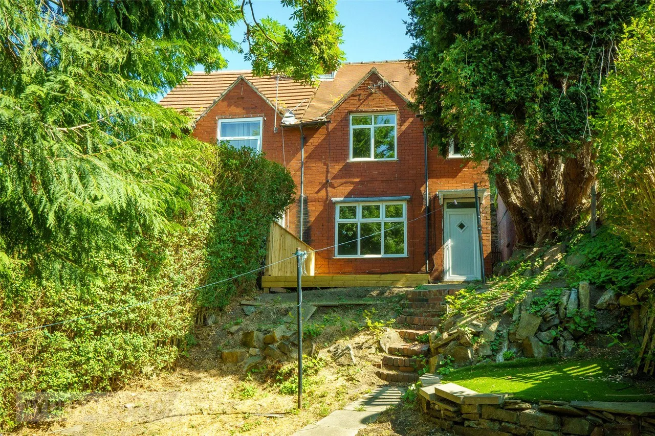 3 bed house for sale, Wakefield Road, Fenay Bridge, HD8