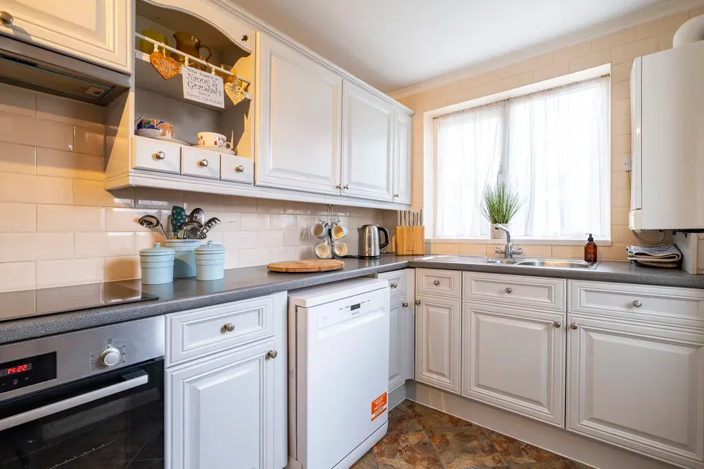 Baccara Grove, Bletchley, Milton Keynes, Buckinghamshire, MK2 3AS, photo 2