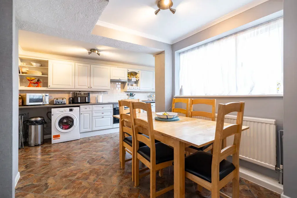 Baccara Grove, Bletchley, Milton Keynes, Buckinghamshire, MK2 3AS, photo 16