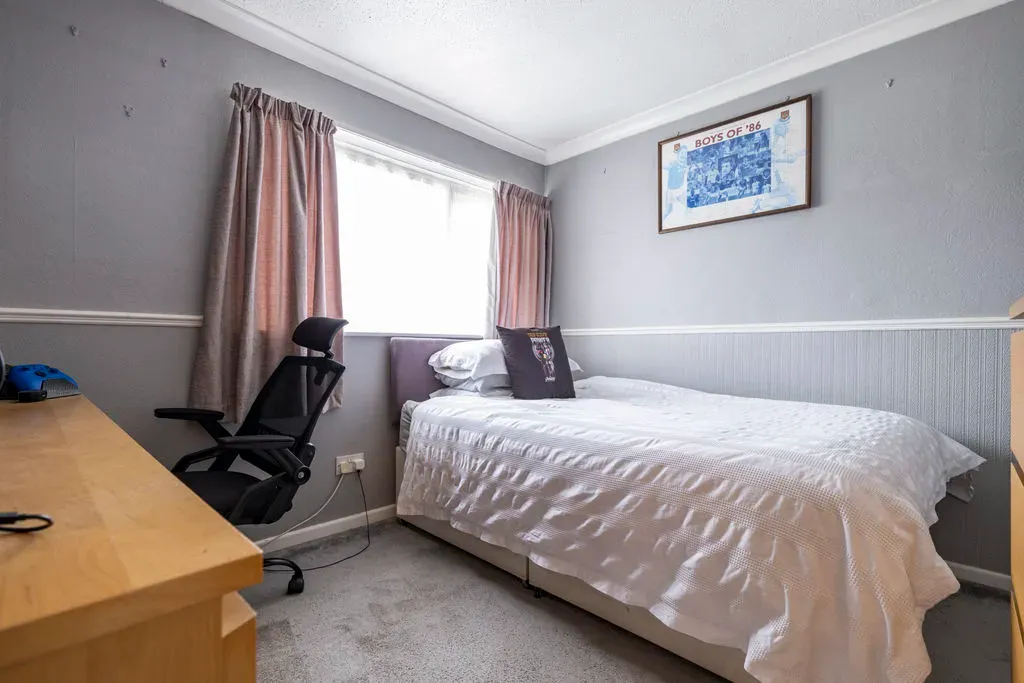 Baccara Grove, Bletchley, Milton Keynes, Buckinghamshire, MK2 3AS, photo 8