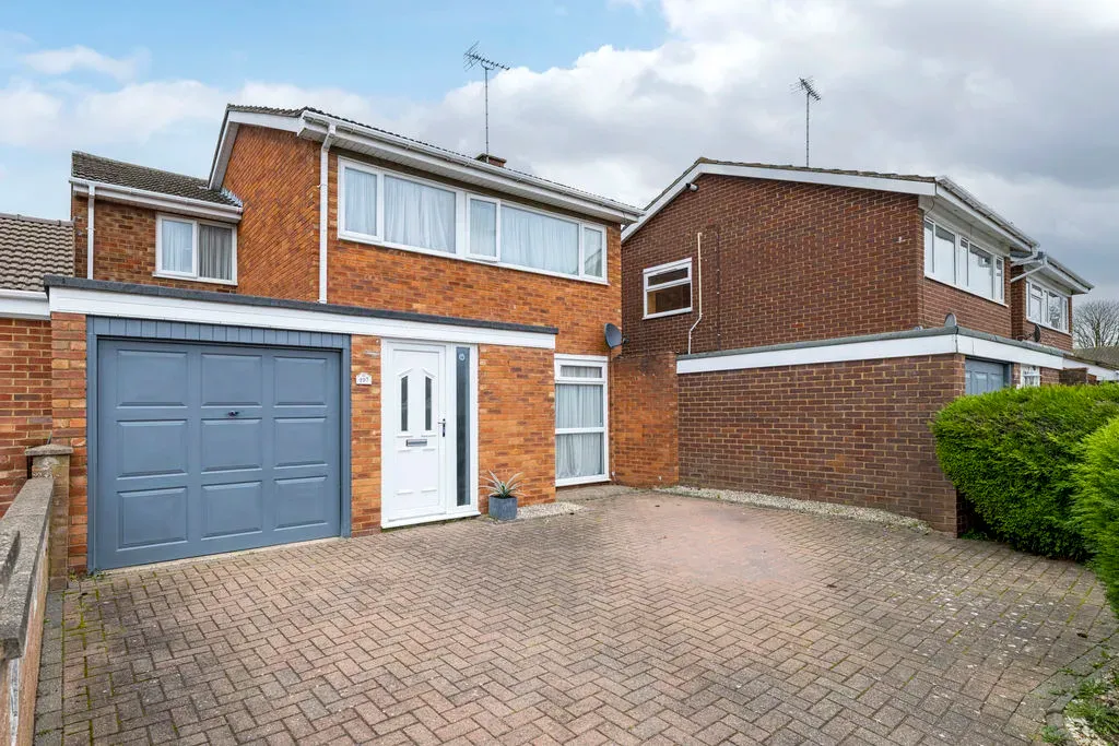 Baccara Grove, Bletchley, Milton Keynes, Buckinghamshire, MK2 3AS, photo 21