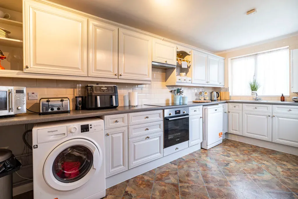 Baccara Grove, Bletchley, Milton Keynes, Buckinghamshire, MK2 3AS, photo 15