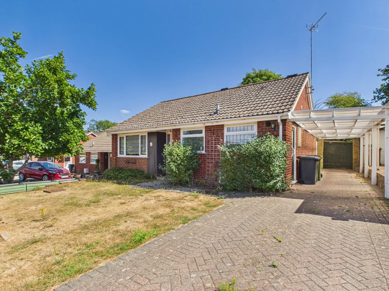 2 bed house for sale — Vine Tree Close, Tadley, RG26
