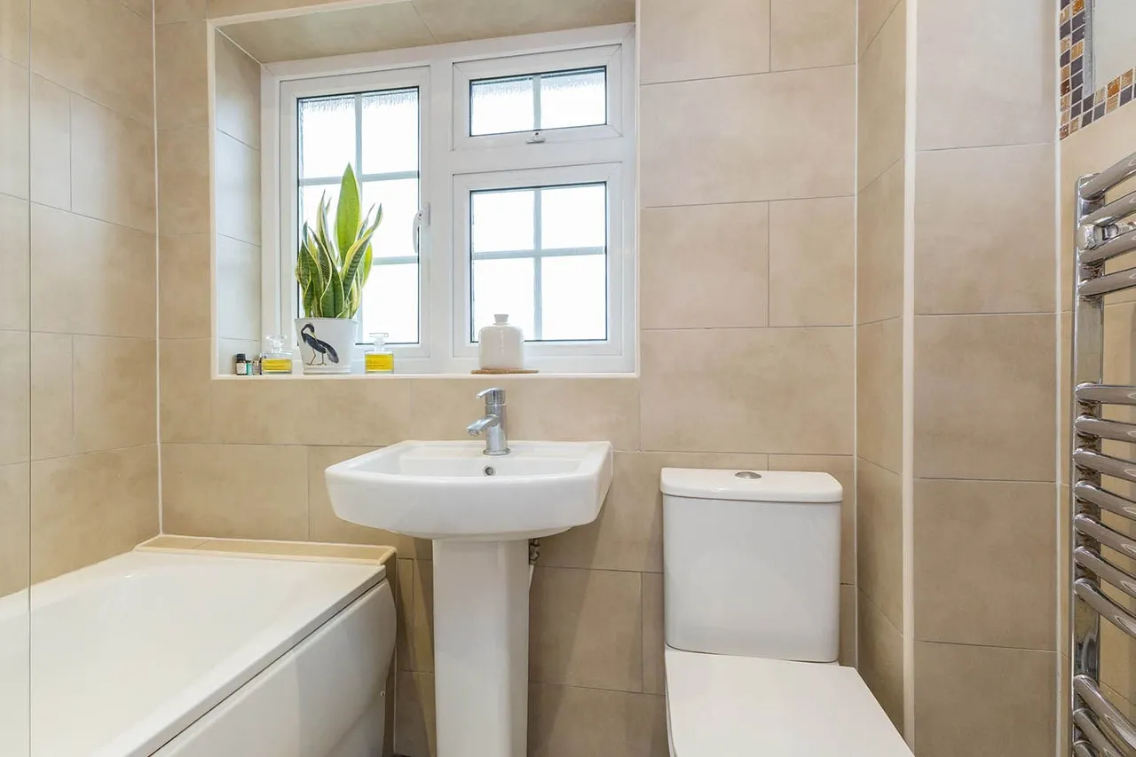 Brompton Drive, Cranbrook Drive, Maidenhead, Berkshire, photo 12