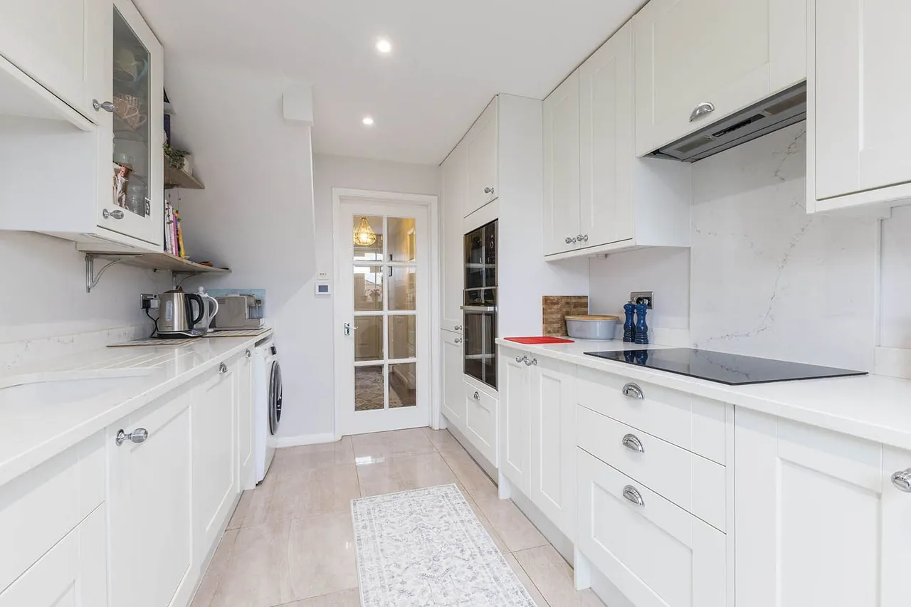 Brompton Drive, Cranbrook Drive, Maidenhead, Berkshire, photo 5