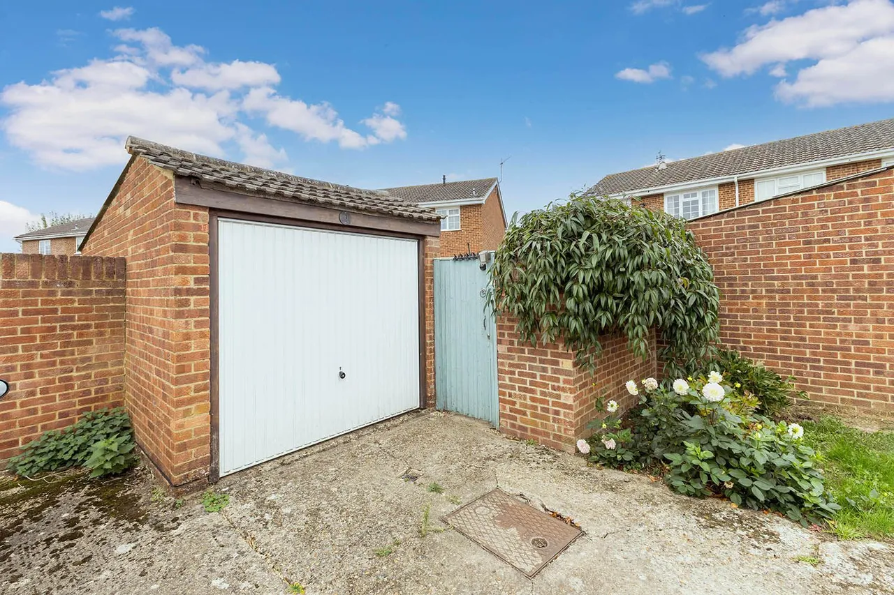 Brompton Drive, Cranbrook Drive, Maidenhead, Berkshire, photo 14