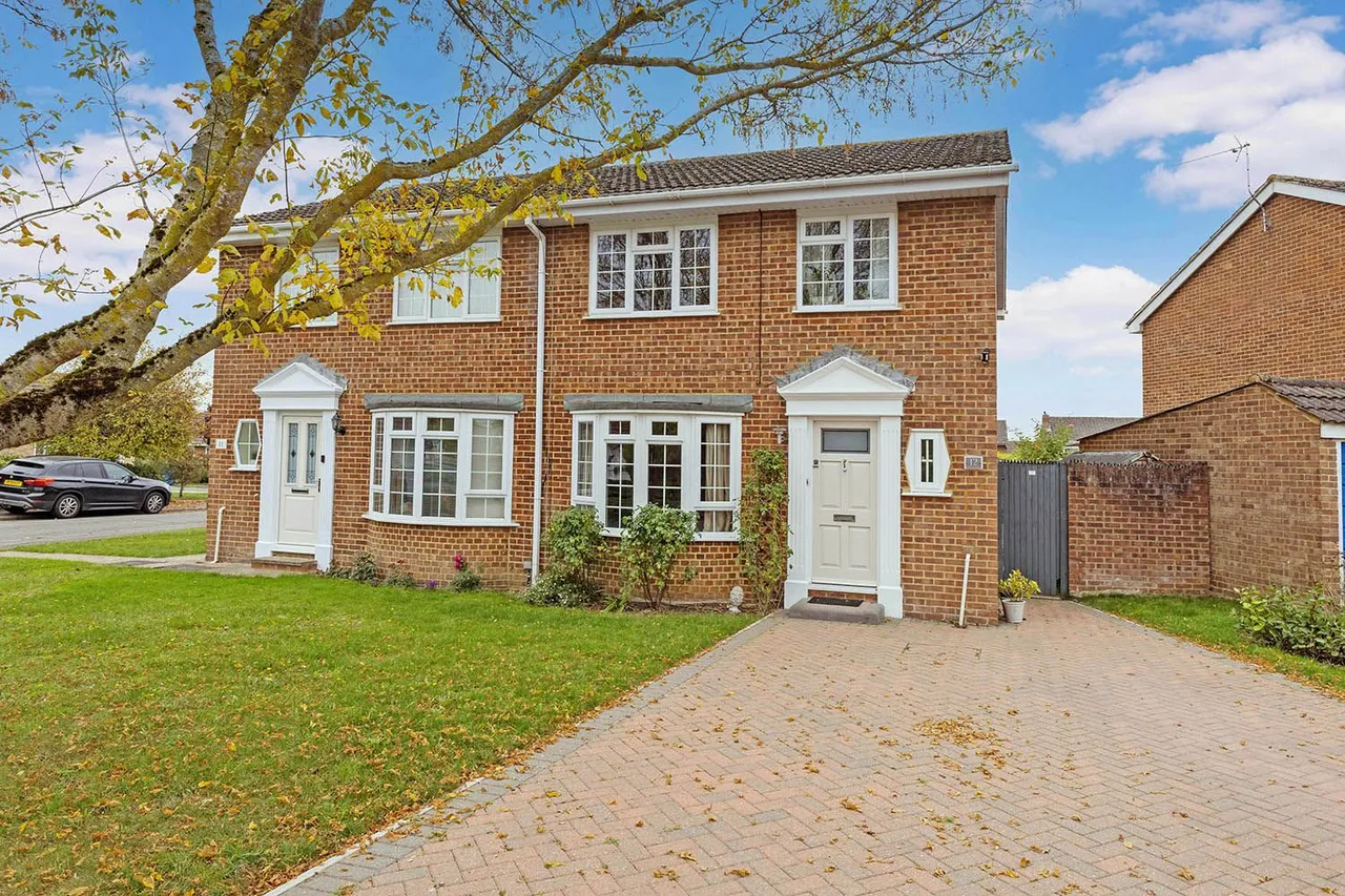 3 bed house for sale — Brompton Drive, Cranbrook Drive, Maidenhead, Berkshire