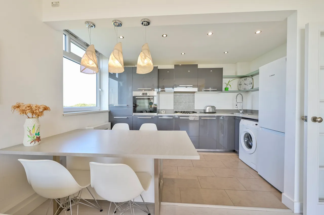 42 Bisley House, Wimbledon Park Side, London, photo 4