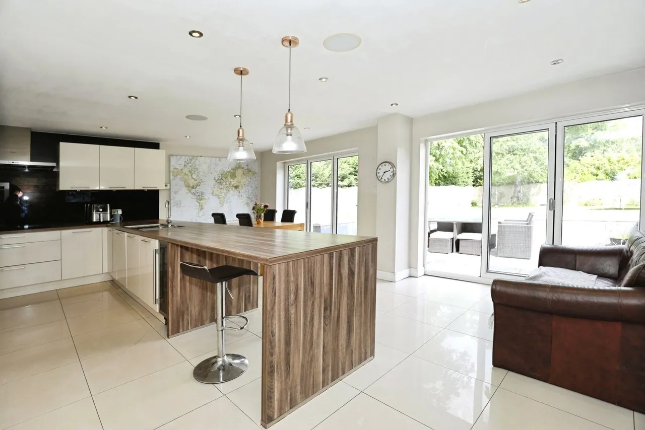 Hassall Road, Alsager, ST7, photo 2