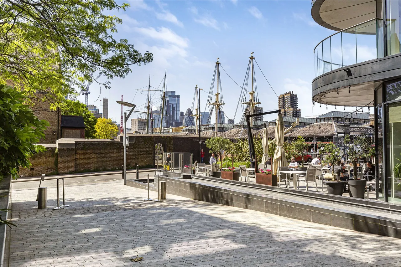 Cobblestone Square, London, E1W, photo 11