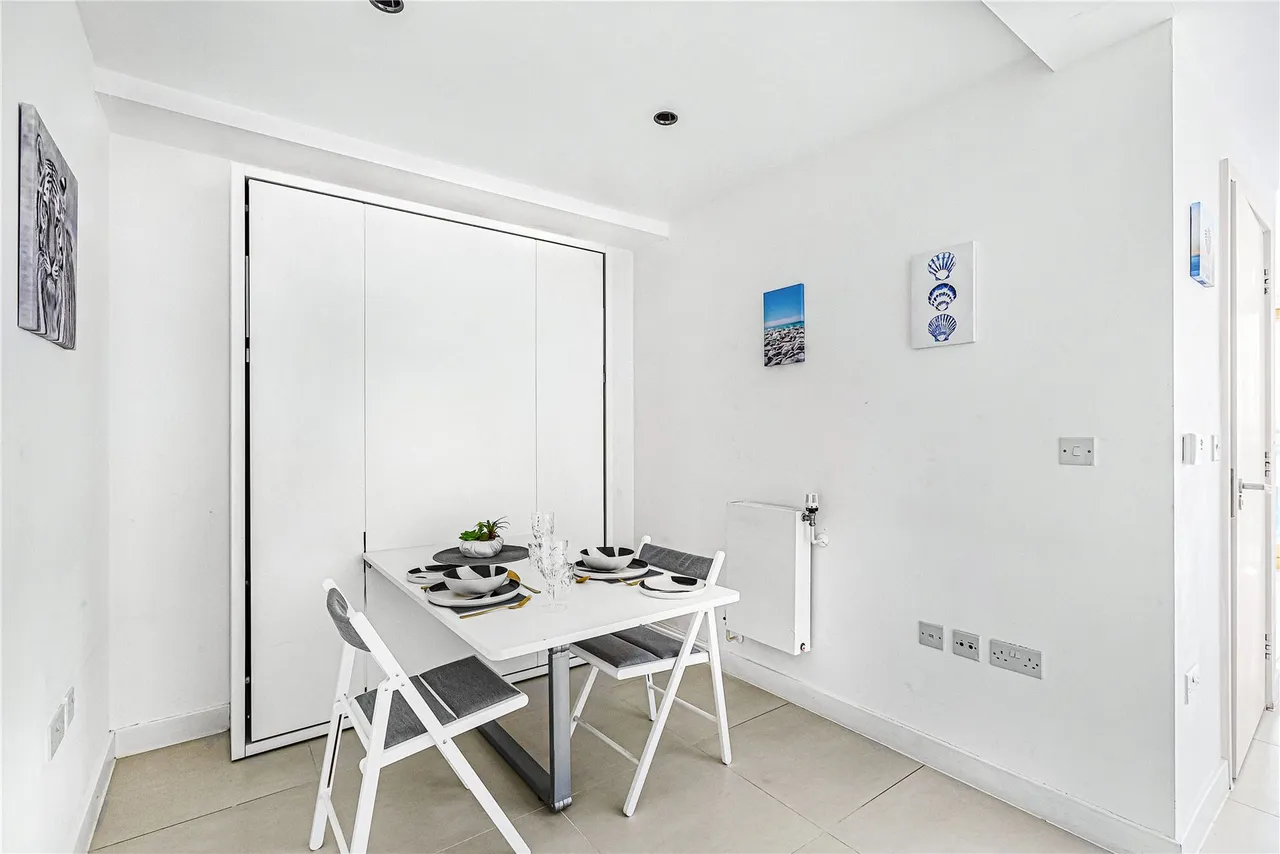Cobblestone Square, London, E1W, photo 5