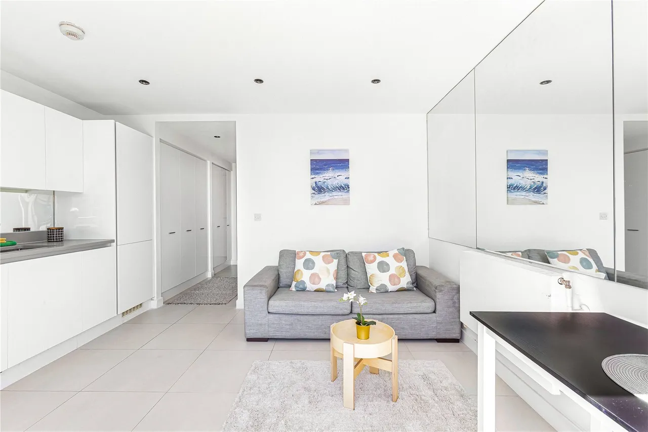 Cobblestone Square, London, E1W, photo 13