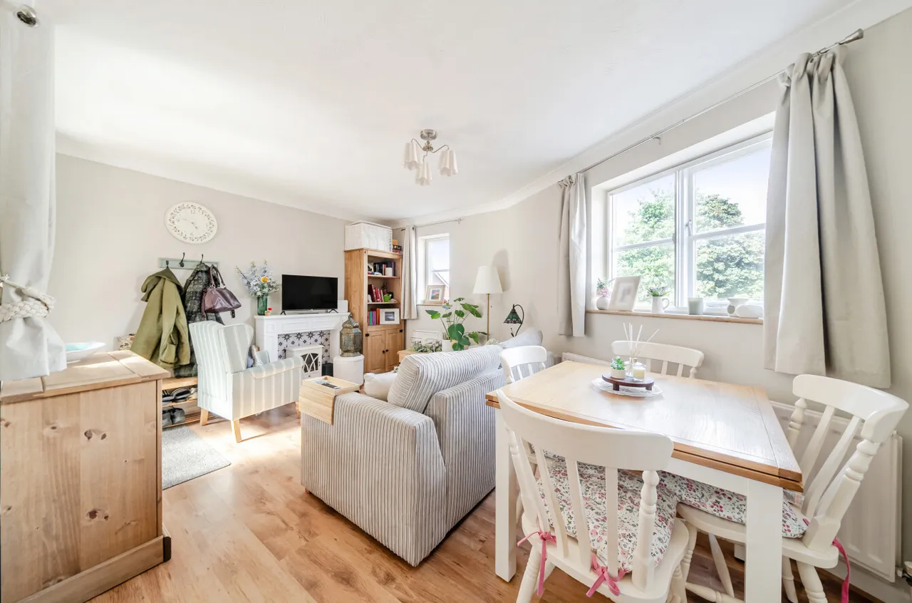1 bed flat for sale, Raven Square, Alton, GU34