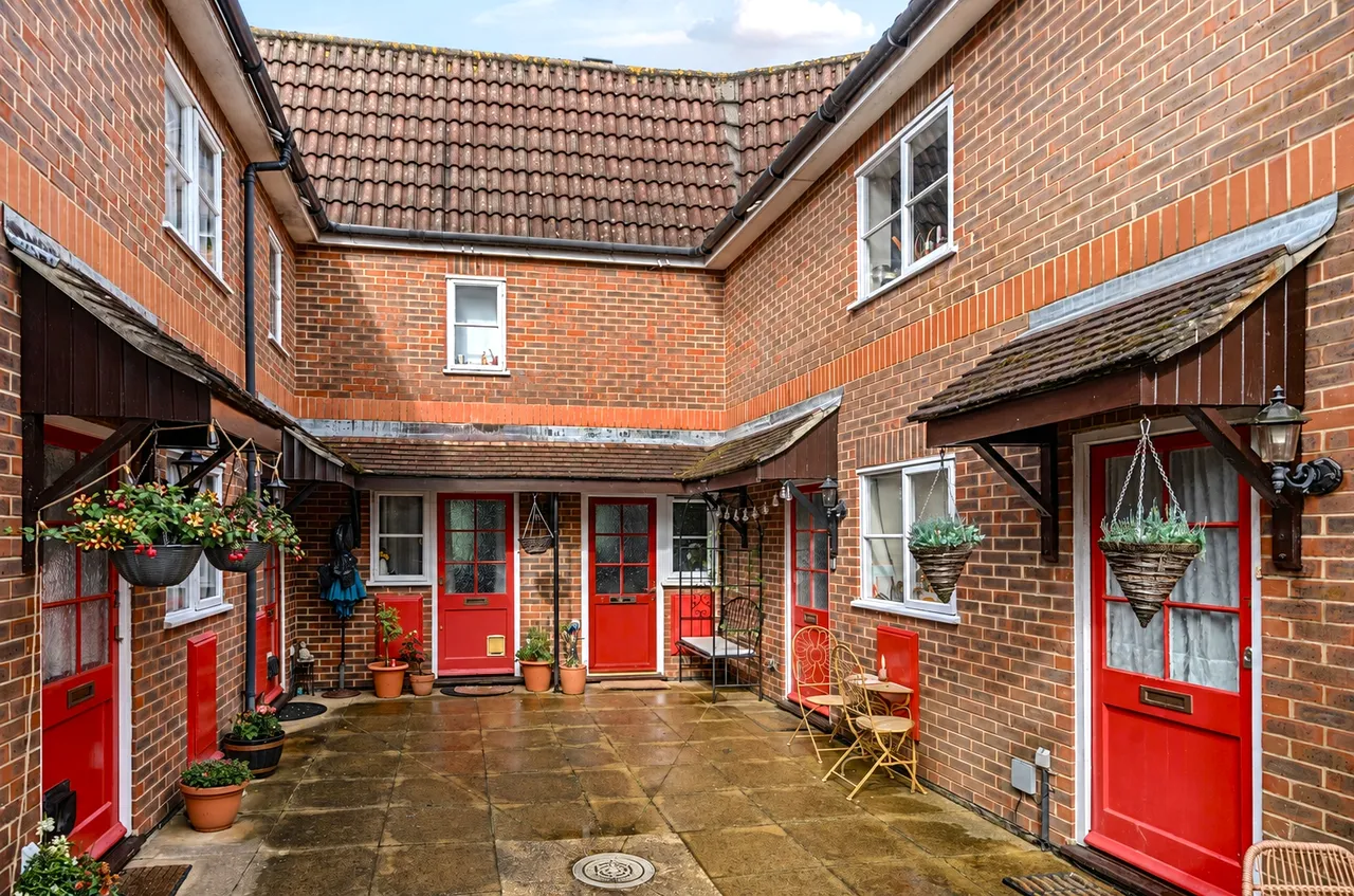 Raven Square, Alton, GU34, photo 7