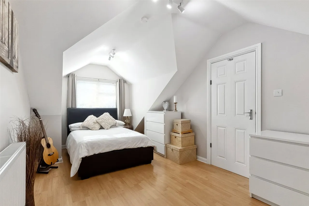 Kings Avenue, Sunbury-On-Thames, TW16 7QE, photo 11