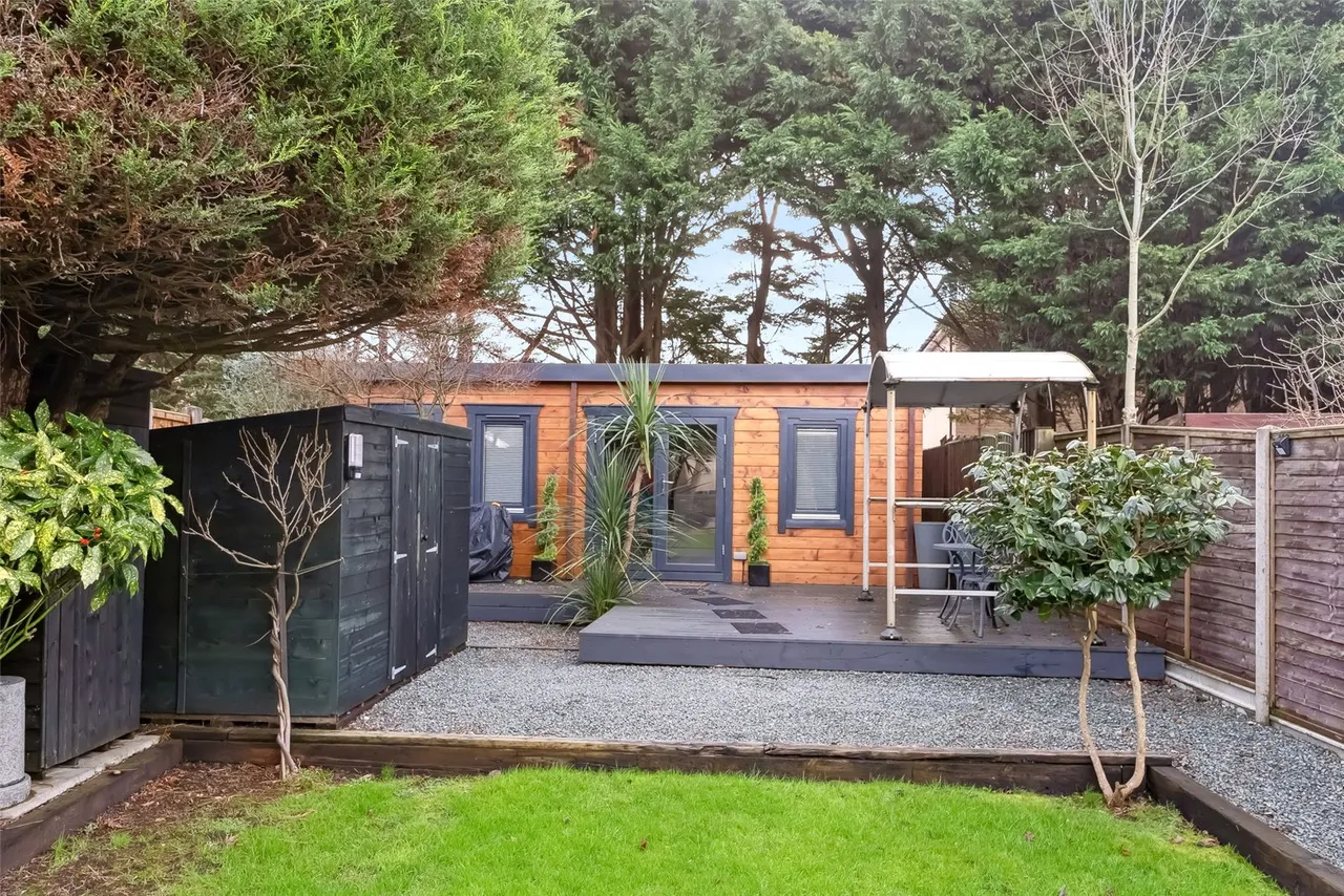 Kings Avenue, Sunbury-On-Thames, TW16 7QE, photo 15