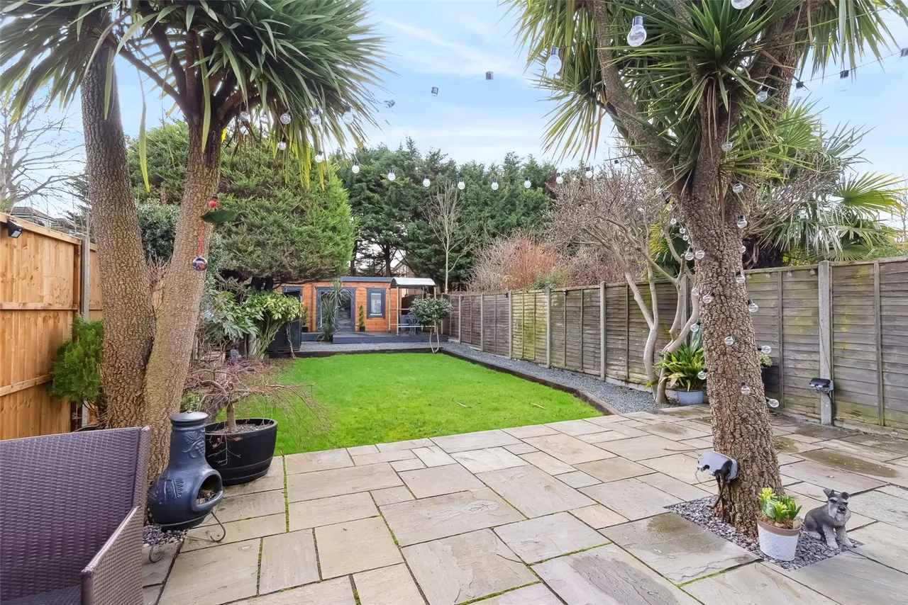 Kings Avenue, Sunbury-On-Thames, TW16 7QE, photo 13