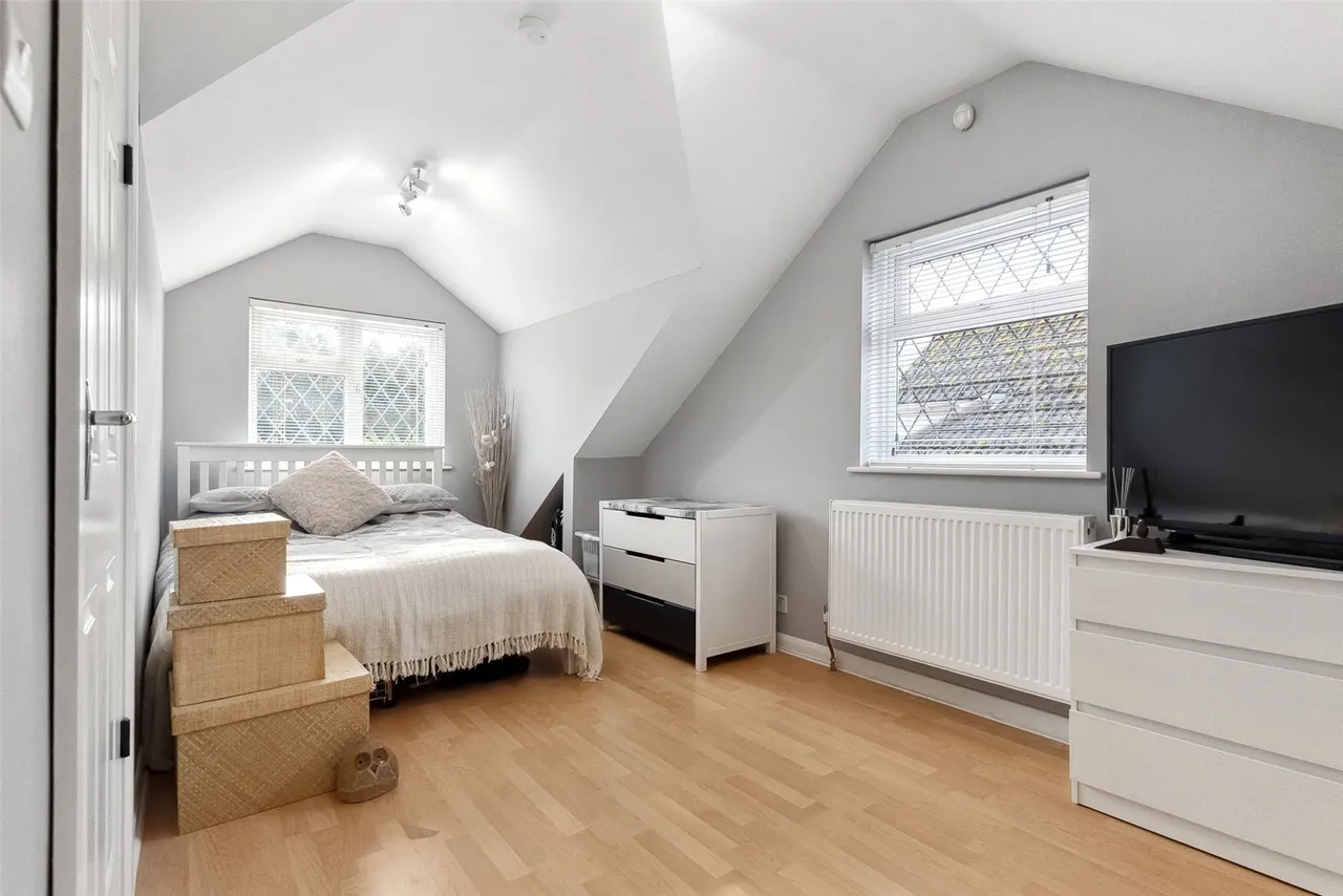 Kings Avenue, Sunbury-On-Thames, TW16 7QE, photo 12