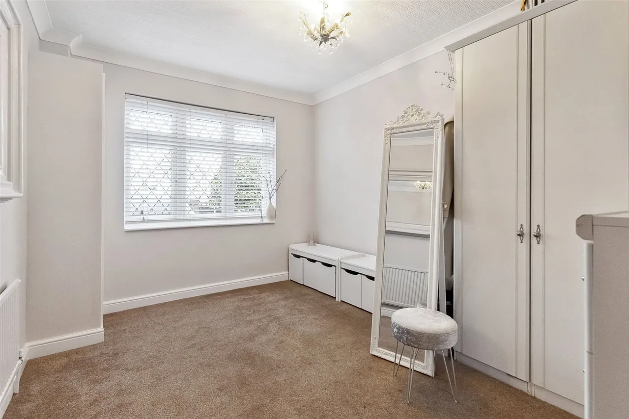 Kings Avenue, Sunbury-On-Thames, TW16 7QE, photo 9