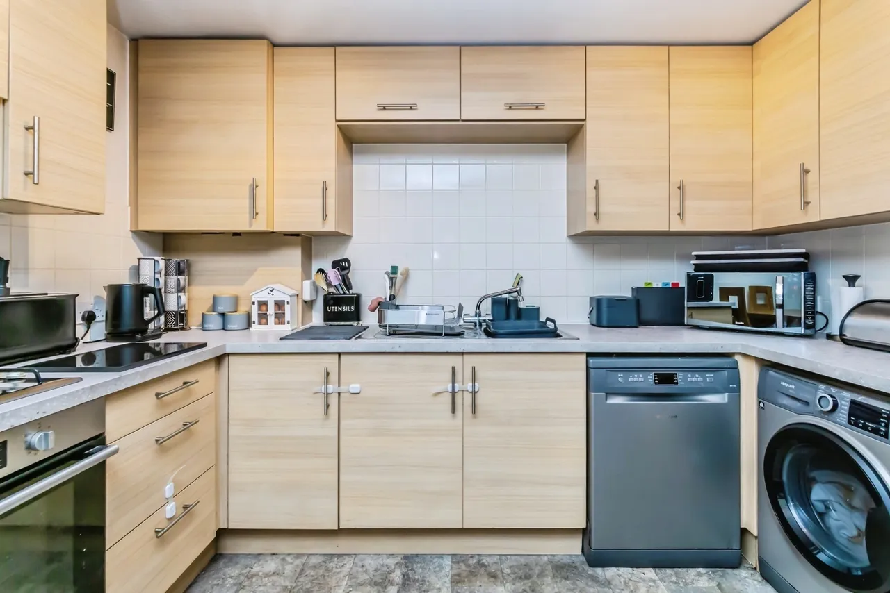 Stafford Rise, Caterham, Surrey, CR3, photo 6