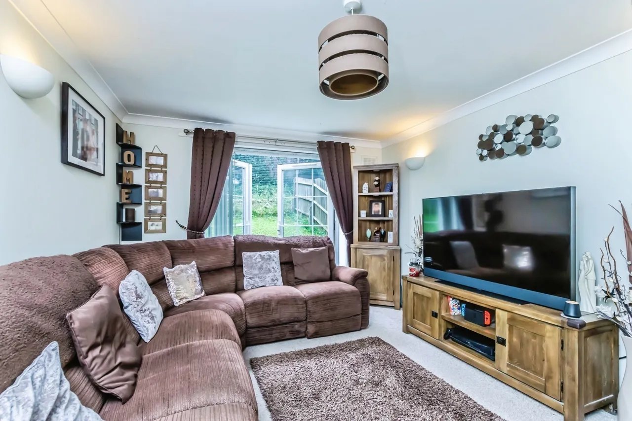 2 bed flat for sale — Stafford Rise, Caterham, Surrey, CR3