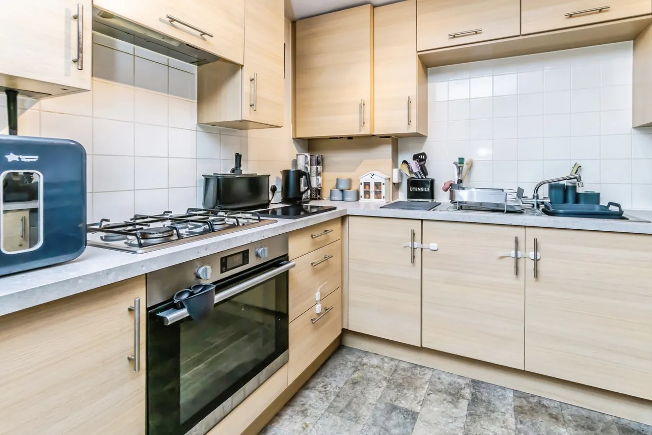 Stafford Rise, Caterham, Surrey, CR3, photo 13