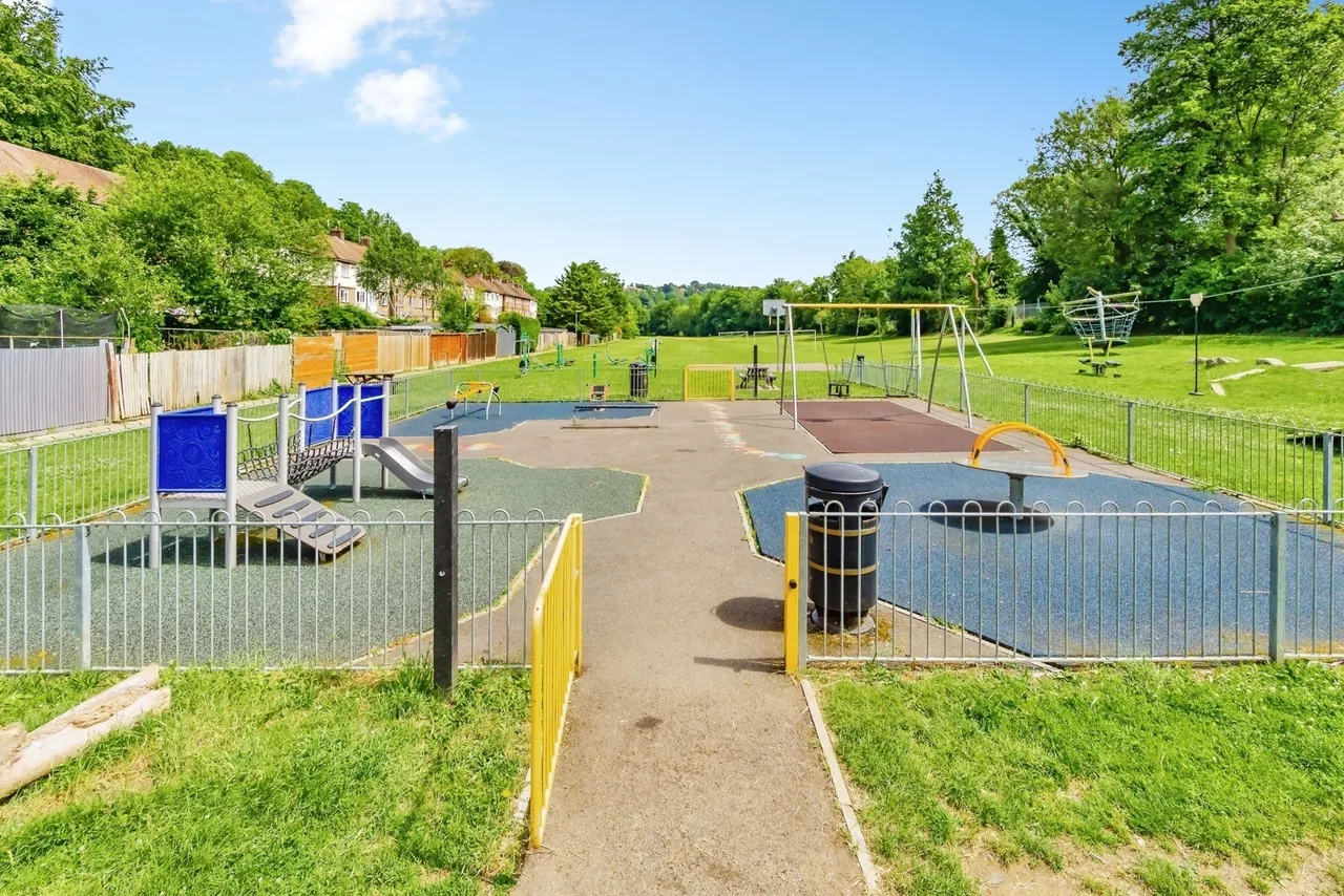 Stafford Rise, Caterham, Surrey, CR3, photo 16