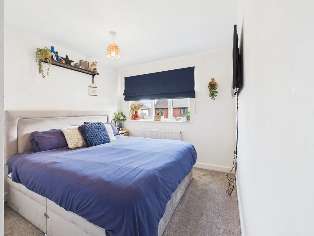 Halifax Close, Higher Heath, photo 9