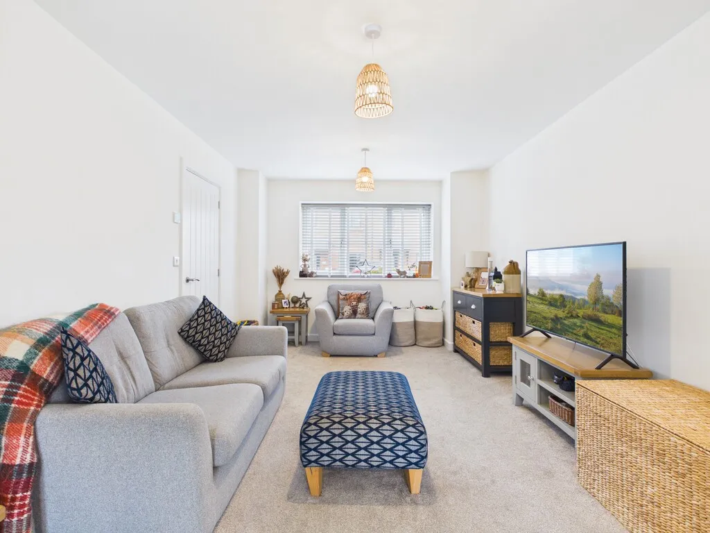 Halifax Close, Higher Heath, photo 4