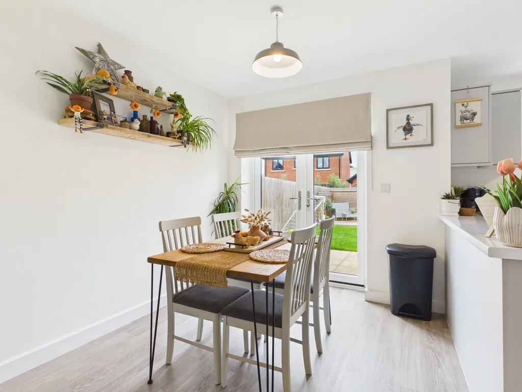 Halifax Close, Higher Heath, photo 6