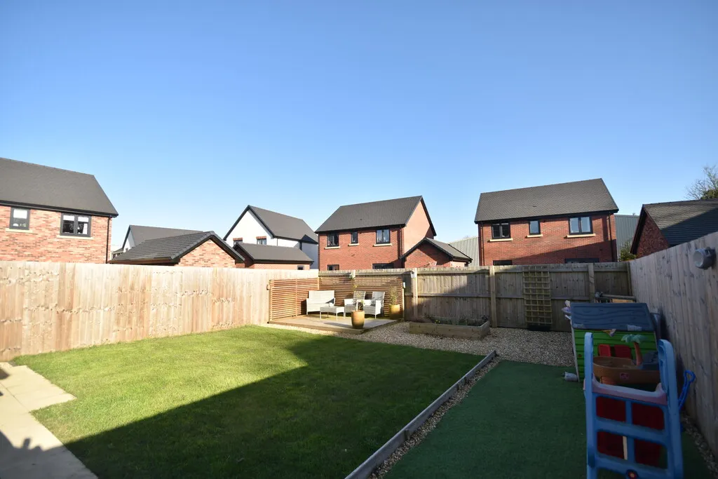 Halifax Close, Higher Heath, photo 20