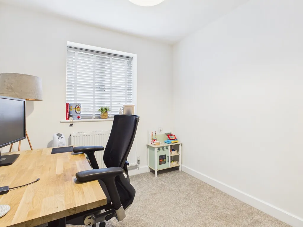 Halifax Close, Higher Heath, photo 14