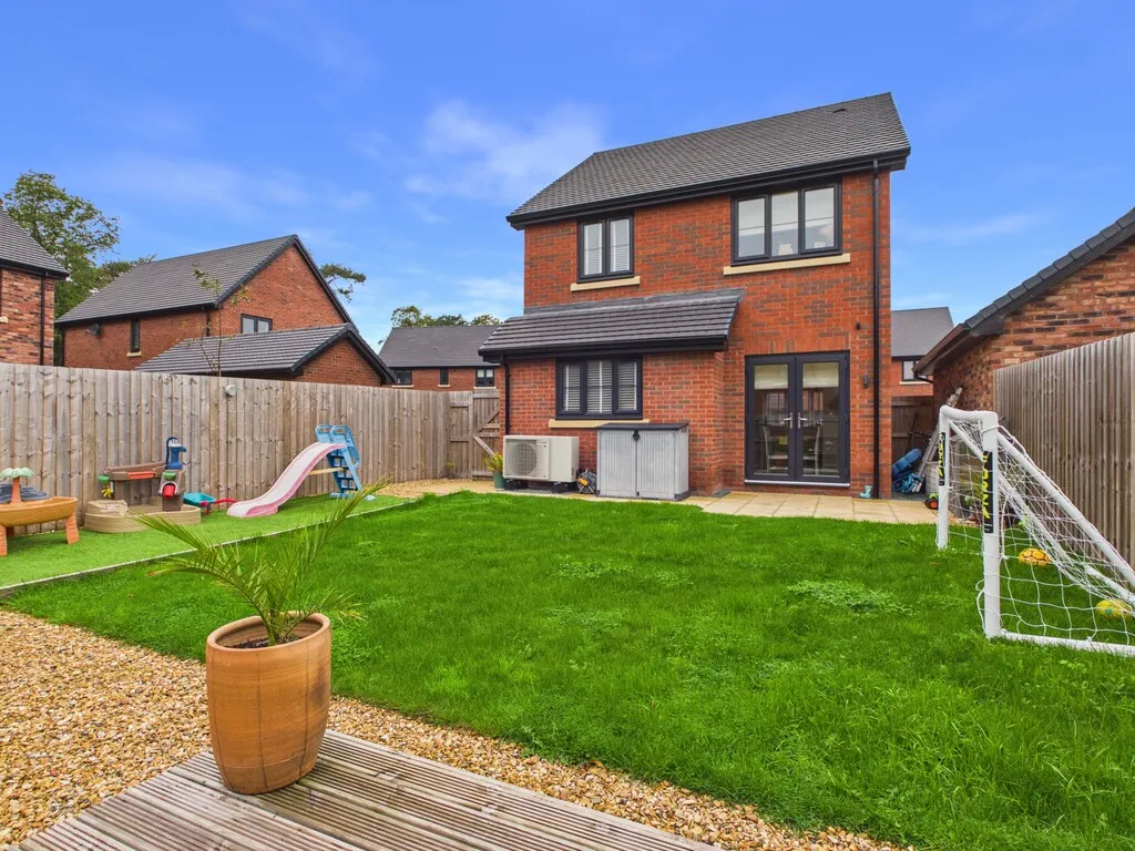 Halifax Close, Higher Heath, photo 16