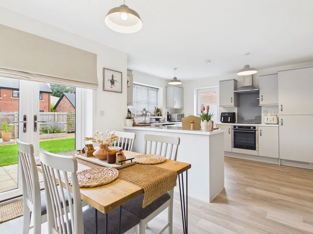 Halifax Close, Higher Heath, photo 2