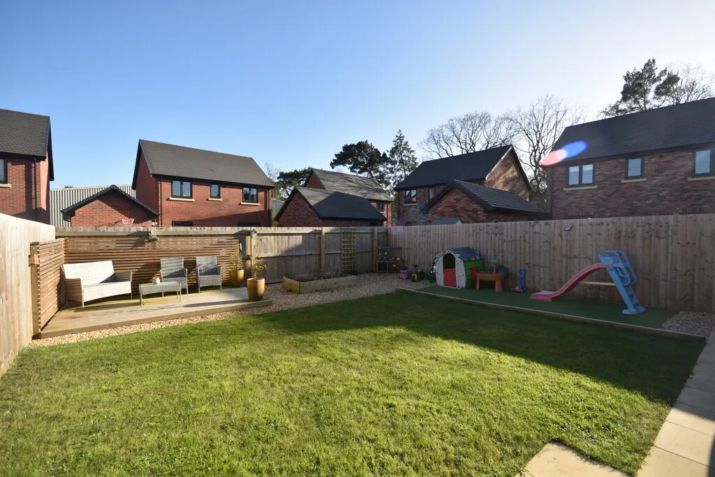 Halifax Close, Higher Heath, photo 19