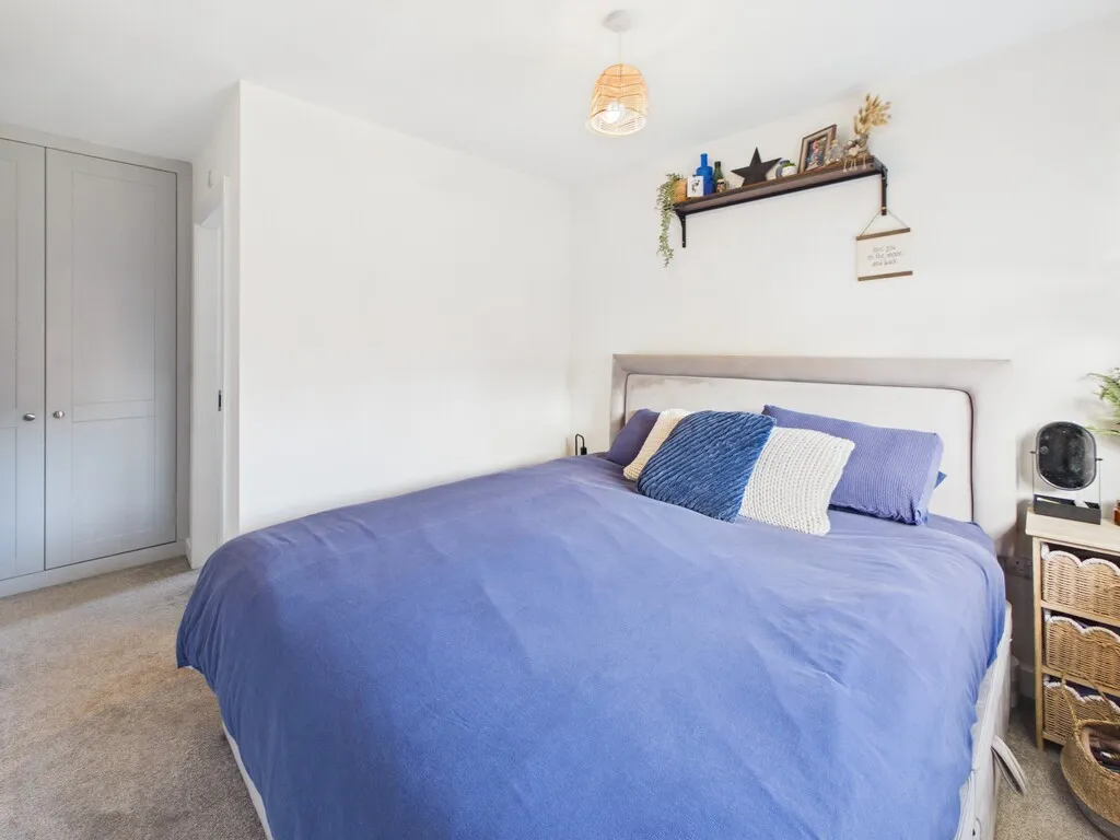 Halifax Close, Higher Heath, photo 8